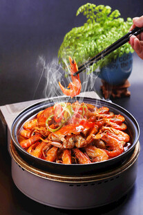 热气腾腾虾蟹煲