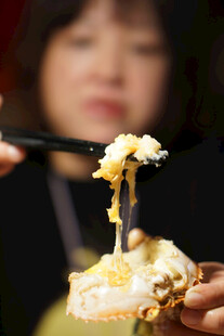 蟹黄拉丝美食诱人瞬间