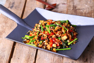 美味河蚌炒田螺