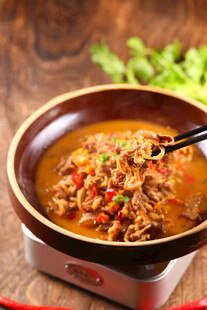 美味砂锅羊肉炖酸菜