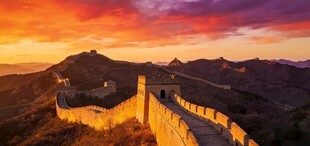 壮丽长城的绝美黄昏景色