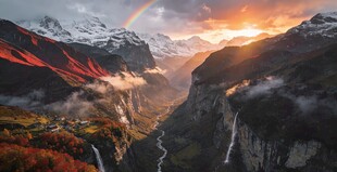 壮丽山谷间的绝美日落