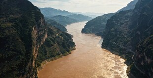 壮丽长江峡谷风光