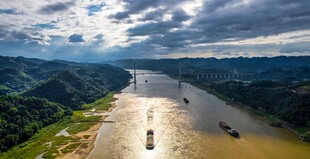 壮丽江河风景图