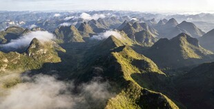 壮丽山峦云海景观