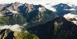 壮丽山峦云海景观