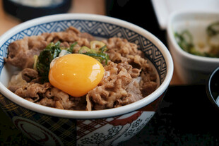 日式牛肉饭配流心蛋