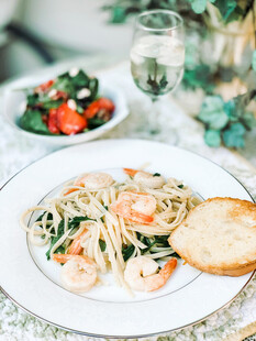 美味虾仁意面配餐摆盘