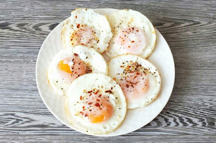 美味煎蛋摆盘展示