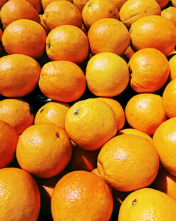 饱满橙子堆叠展示