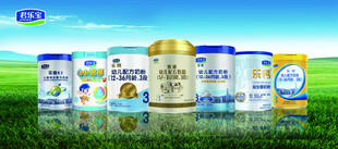 多样奶粉展示于绿色背景