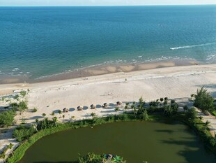 俯瞰美丽海滨风光