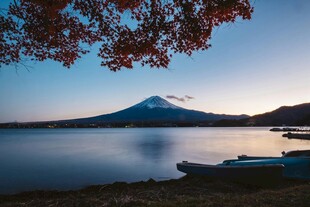 湖畔富士山美景