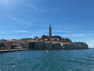 海滨城市风光 塔楼矗立