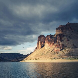 湖畔壮丽山景 风云变幻