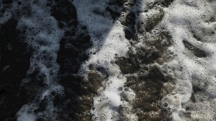 空中俯瞰汹涌云海