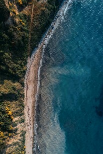 俯瞰美丽海岸线