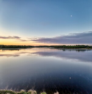 湖畔黄昏美景 宁静悠远