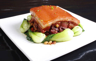 美味五花肉配蔬菜