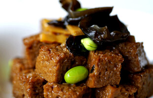 美味卤香豆干摆拍特写