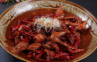 香辣诱人的红烧鸭货