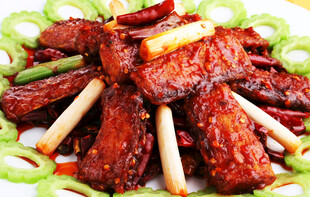 香辣排骨美食摆盘