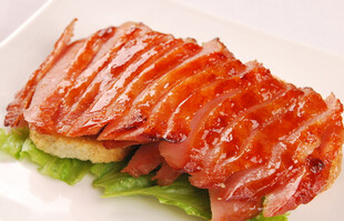 美味脆皮烤鸭配生菜