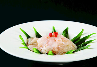 精致虾肉摆盘美食