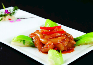 红烧蹄髈配青菜