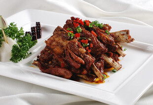 香辣诱人的美味卤羊排