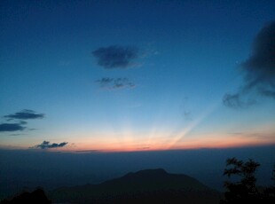日出时分的壮丽天空景色