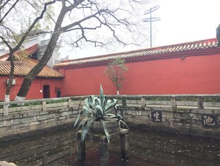 故宫前的青铜雕塑景观