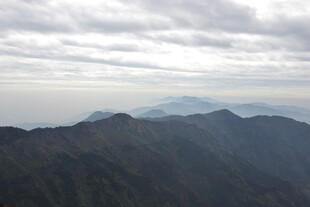 衡山云雾缭绕的连绵山脉