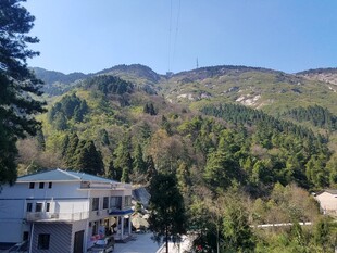 衡山山间景致 屋舍隐于葱郁间