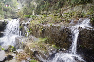衡山山间灵动小瀑布景观