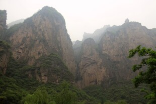 壮丽山峦景色