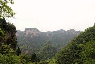 青山翠谷间的秀丽景致