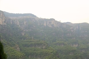 山峦叠翠的自然美景