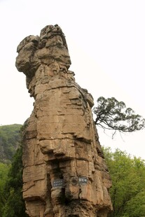 奇特造型的自然山石景观