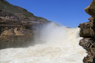 黄河壶口瀑布壮观景象