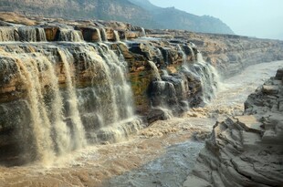 壮观黄河壶口瀑布景观