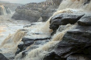 黄河壶口瀑布壮观景象