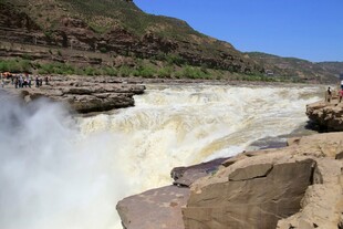 黄河壶口瀑布壮观景象