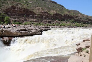 壮观黄河壶口瀑布景象