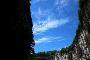 峡谷蓝天美景