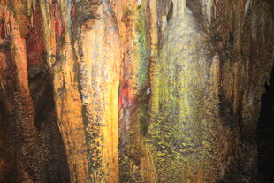 奇幻溶洞石壁景观