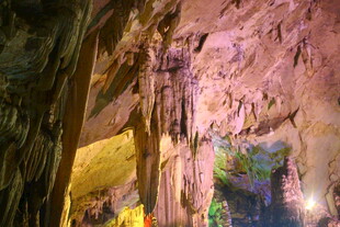 洞穴奇观 多彩钟乳石景致