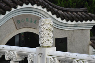 中式建筑石栏与传统拱门