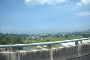 公路边的开阔自然风光