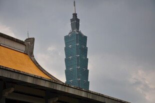 台北101大楼与传统建筑